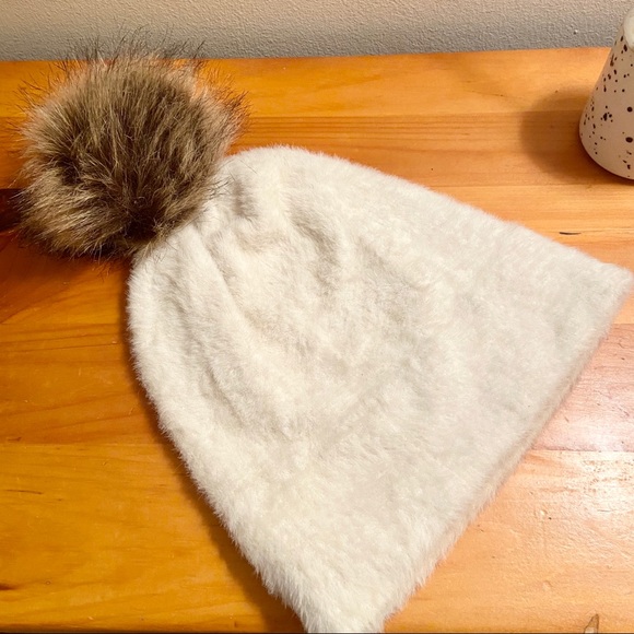 Urban Outfitters Accessories - Urban Outfitters Beanie